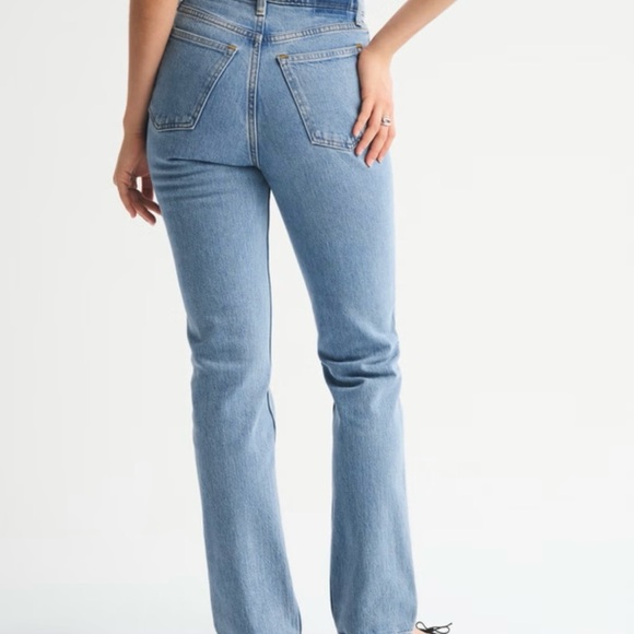 Abercrombie Ultra High Rise 90s Straight Jean - Picture 6 of 6